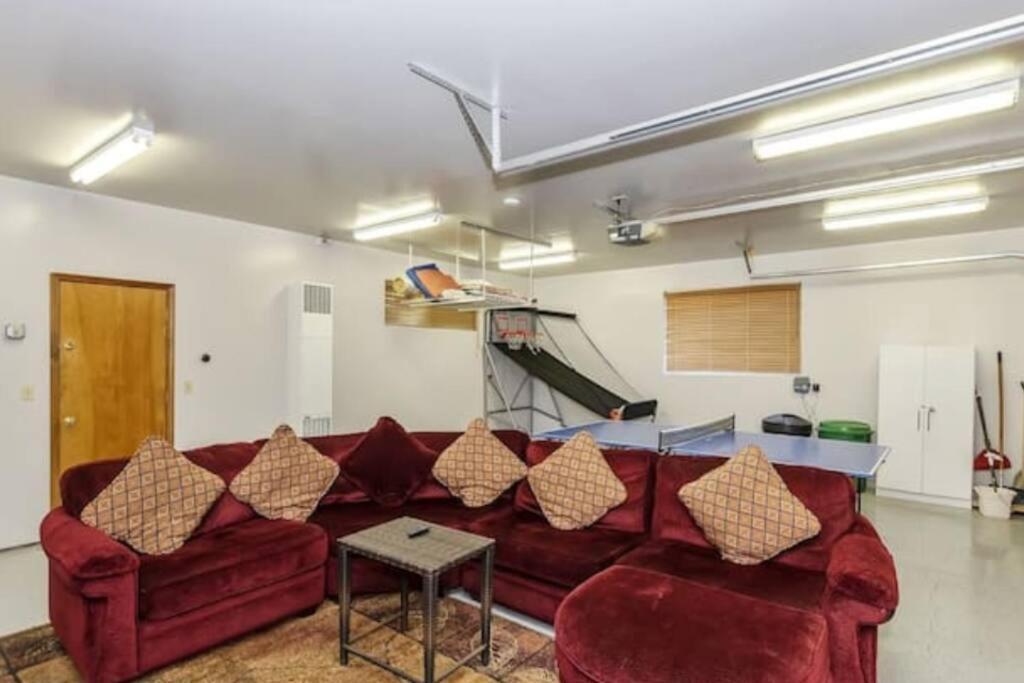 Custom Single Story Cabin With Jacuzzi Pool Table & Big Game Room With Arcade Games Big Bear Lake Exterior photo