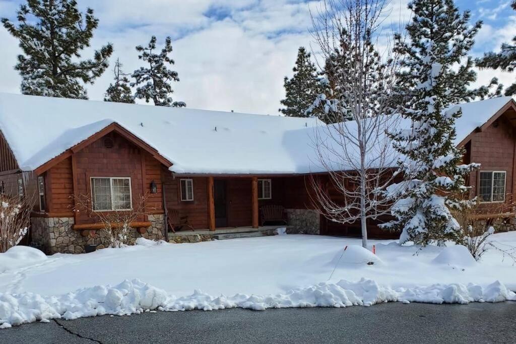 Custom Single Story Cabin With Jacuzzi Pool Table & Big Game Room With Arcade Games Big Bear Lake Exterior photo
