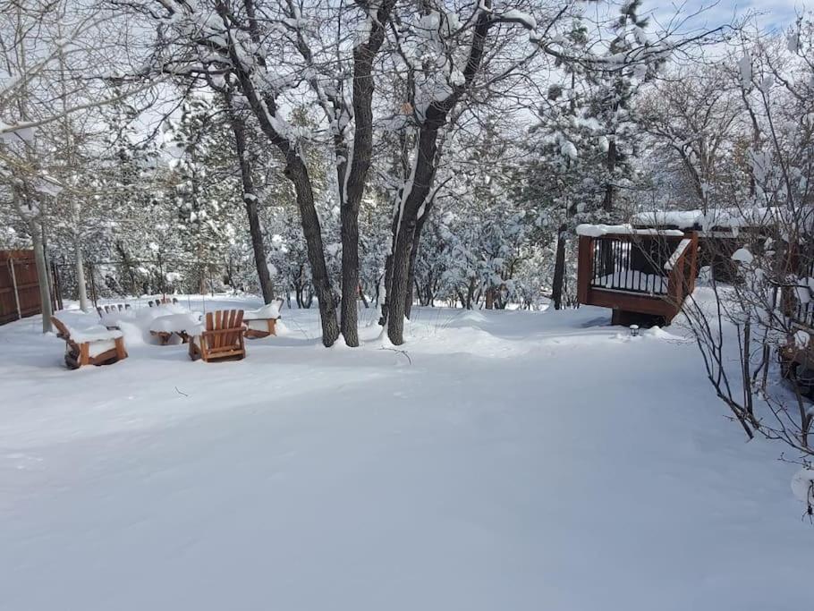 Custom Single Story Cabin With Jacuzzi Pool Table & Big Game Room With Arcade Games Big Bear Lake Exterior photo