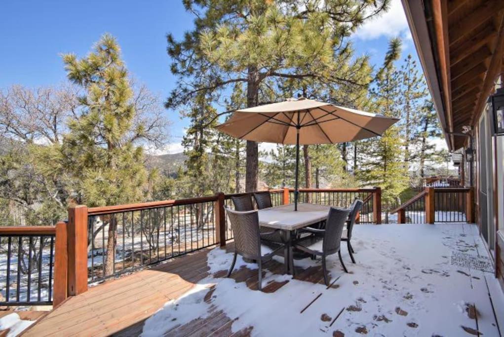 Custom Single Story Cabin With Jacuzzi Pool Table & Big Game Room With Arcade Games Big Bear Lake Exterior photo