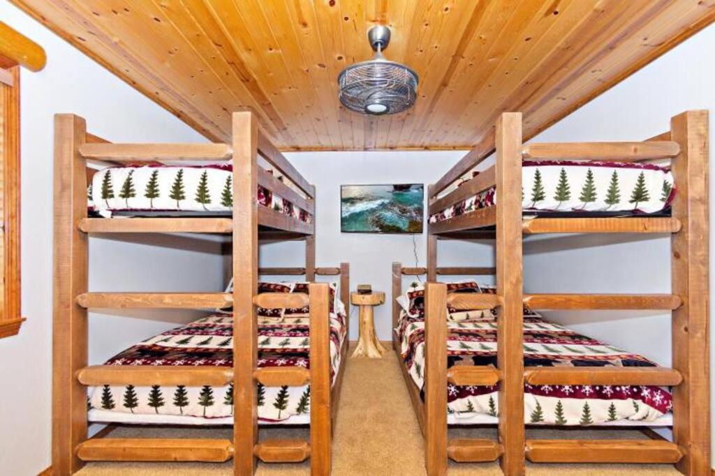 Custom Single Story Cabin With Jacuzzi Pool Table & Big Game Room With Arcade Games Big Bear Lake Exterior photo